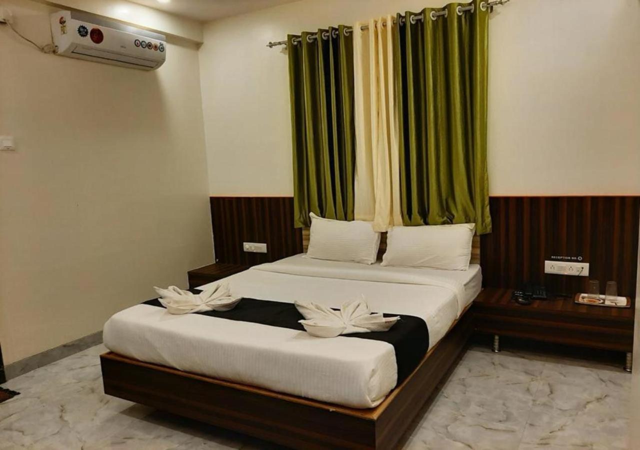 Hotel Sai Sk Palace Ширди Екстериор снимка